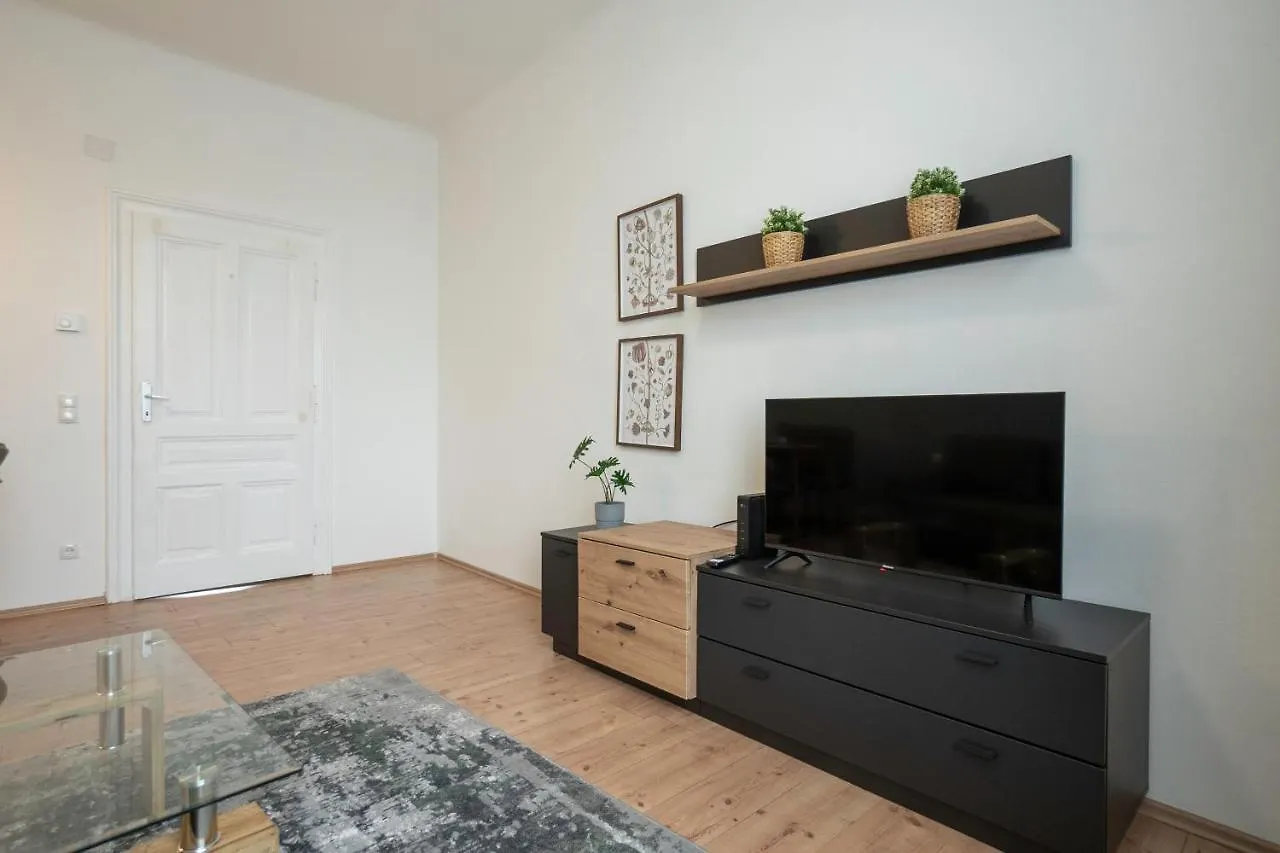 New Apartment With A King-Size Bed In A Calm Area Vienna