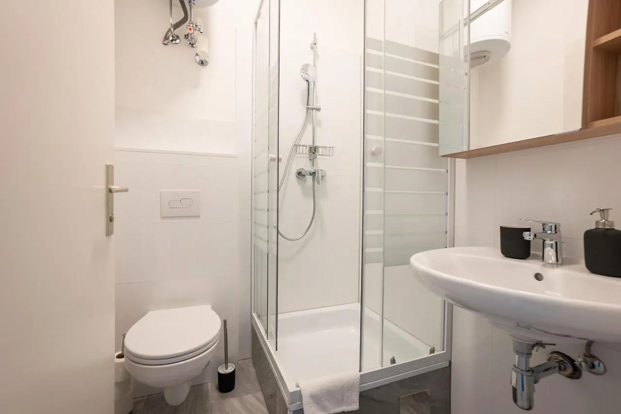 New Apartment With A King-Size Bed In A Calm Area Vienna